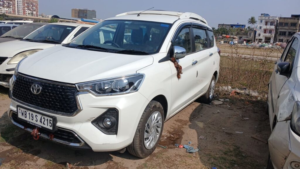 Self Drive Car Rental in Kolkata Toyota Rumion 7 seater